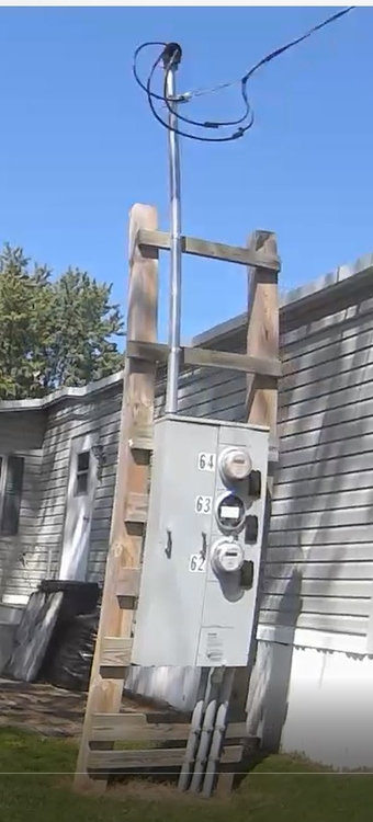 Rotten Electric pole - mobile home university - Mobile Home Park